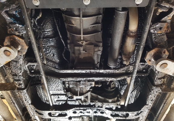 Steel gearbox skid plate for Nissan Terrano II 