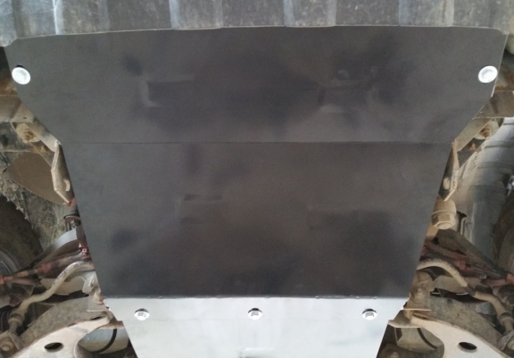 Steel skid plate for the protection of the engine and the radiator for Nissan Pick Up
