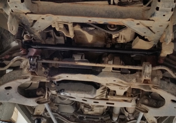 Steel skid plate for the protection of the engine and the radiator for Nissan Pick Up