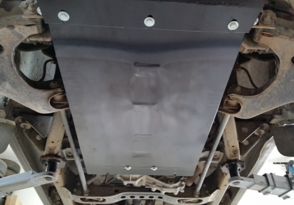 Steel gearbox skid plate for Nissan Navara D22