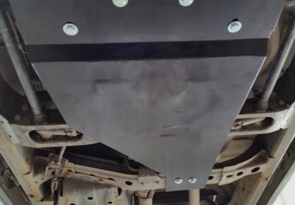 Steel gearbox skid plate for Nissan Navara D22