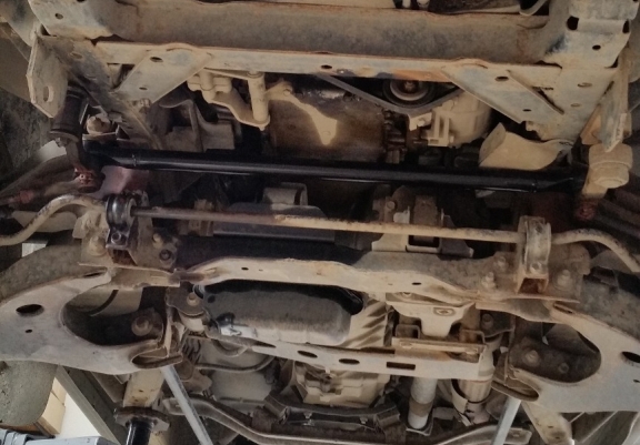 Steel gearbox skid plate for Nissan Navara D22