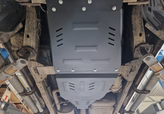 Aluminum gearbox skid plate for Nissan Navara