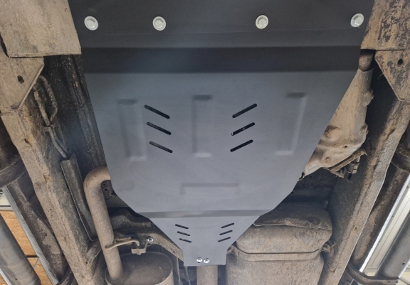 Steel gearbox and differential skid plate for Nissan Pathfinder