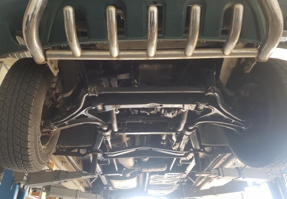 Steel gearbox skid plate for Mercedes ML W163