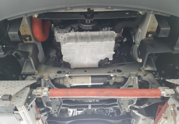 Steel skid plate for Mercedes Sprinter-RWD