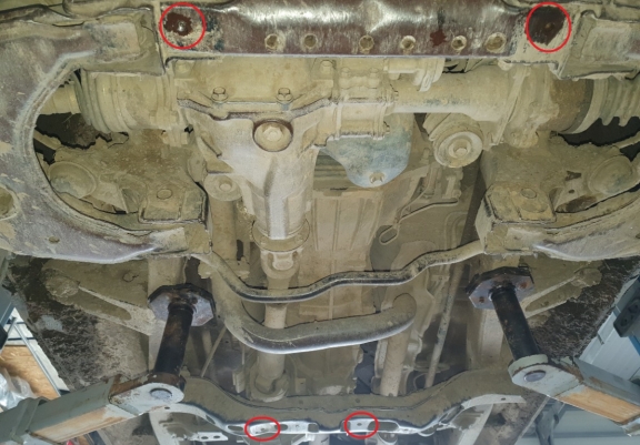 Steel gearbox and differential skid plate for Toyota Hilux