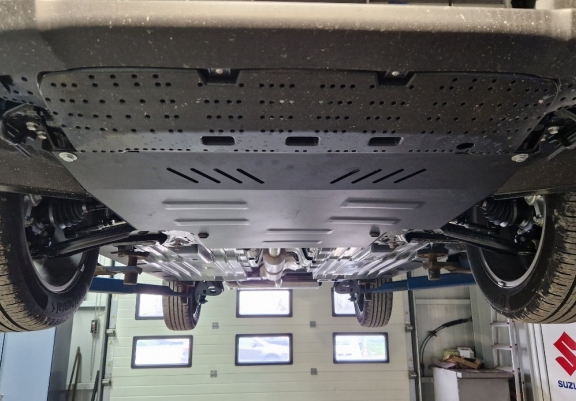 Steel skid plate for the protection of the engine and the gearbox for Suzuki S-Cross