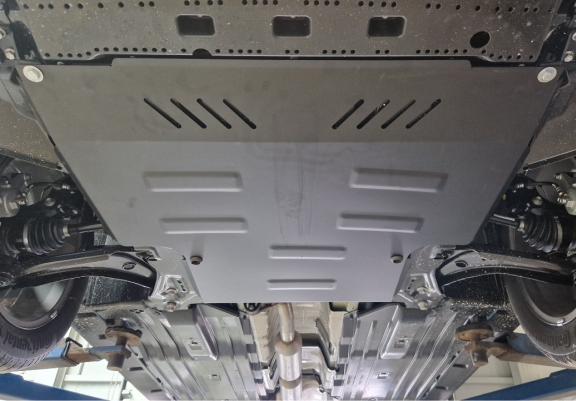 Steel skid plate for the protection of the engine and the gearbox for Suzuki S-Cross