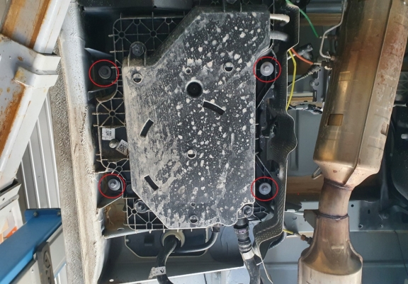 Steel AdBlu tank guard for  Renault Master 3 - Model 2