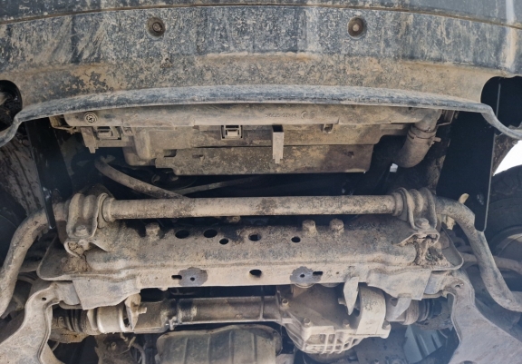 Aluminum radiator skid plate for Nissan Navara D40