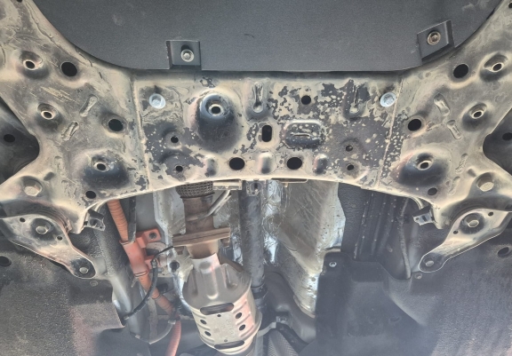 Steel catalytic converter guard for Kia Sportage